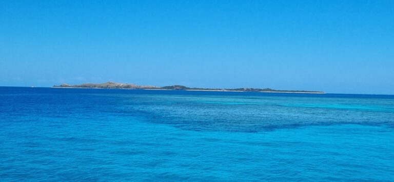 The shallow sand anchorage and the colours were very reminiscent of the Tuamotus